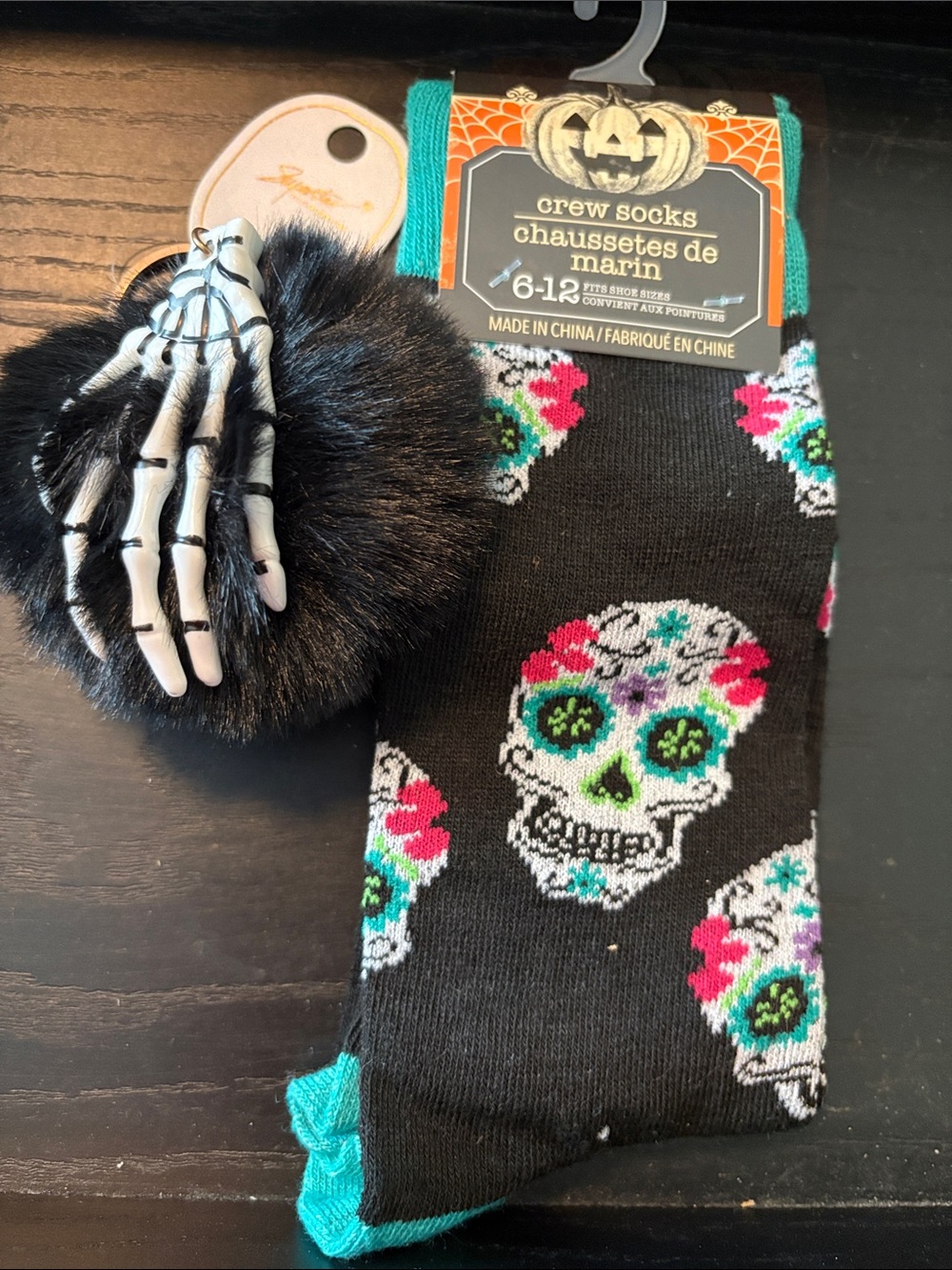 Unbranded Women's Black Sugar Skull Crew Socks and Keychain With Hand Set